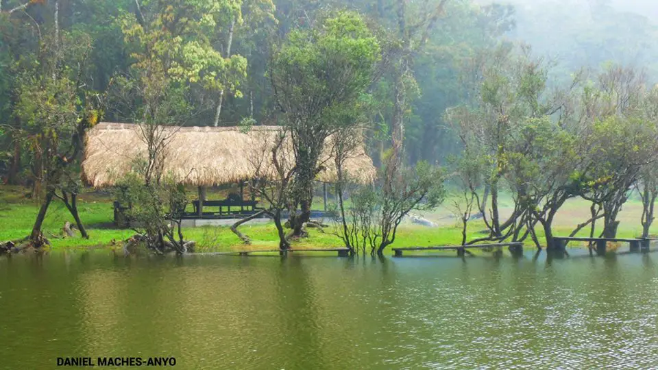 A cottage along Lake Tufub.