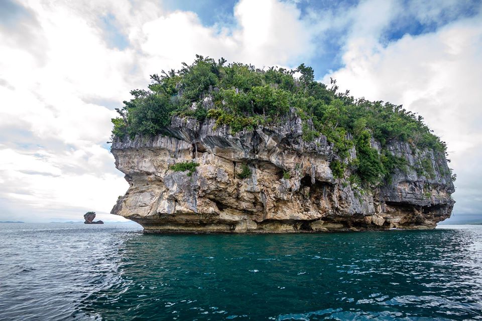 Marabut Rock Formations is one of the tourist spots in Samar Island.