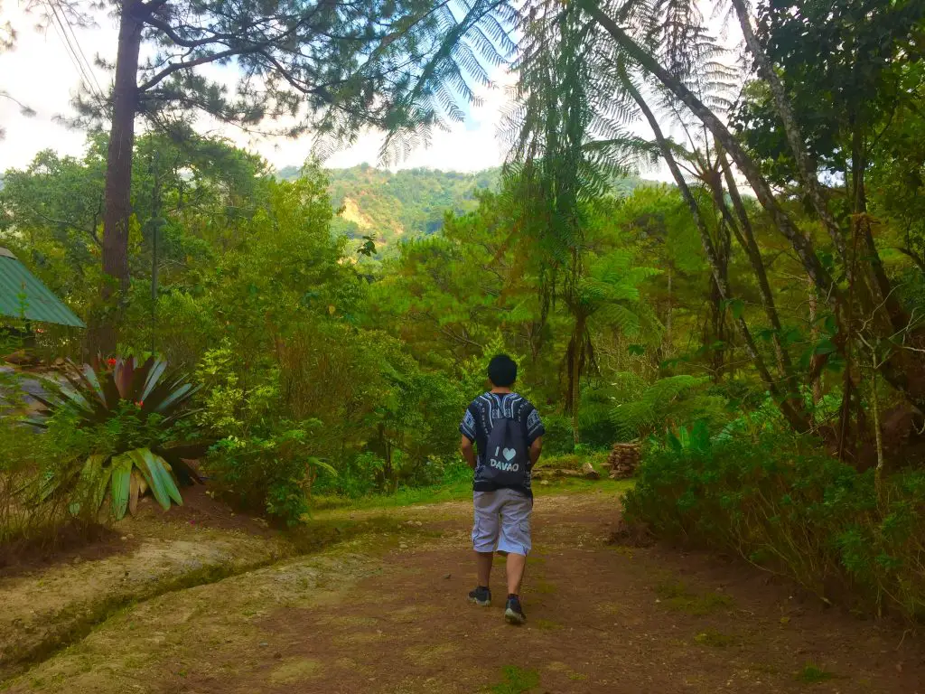 The rustic trail to Winaca Eco Cultural Village