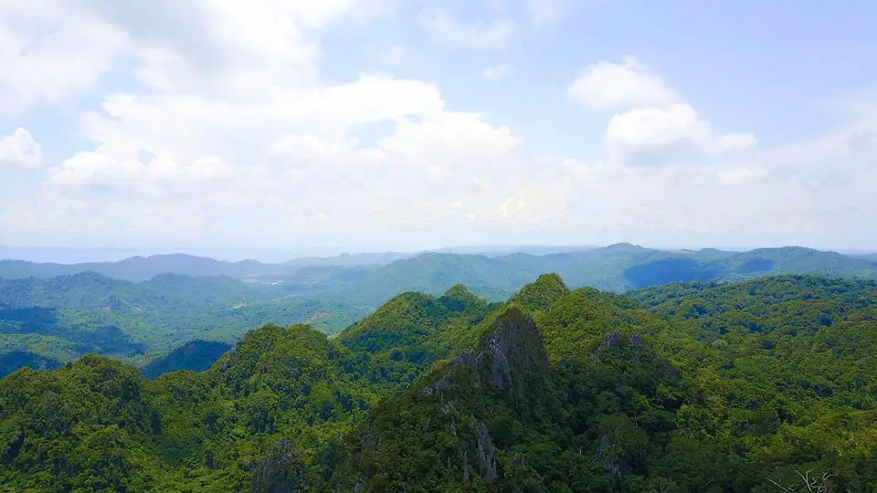 Mount Mirador is one of the Quezon province tourist spot/destinations. It is also one of the best places in Quezon province.