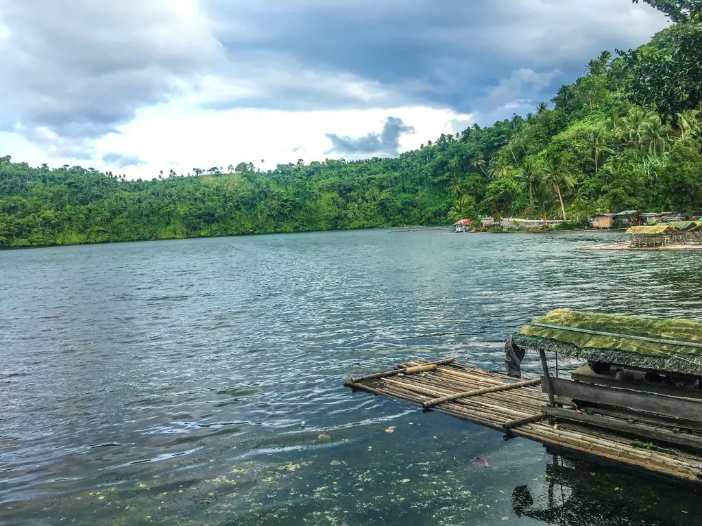 A verdant vegetation surrounds Pandin Lake