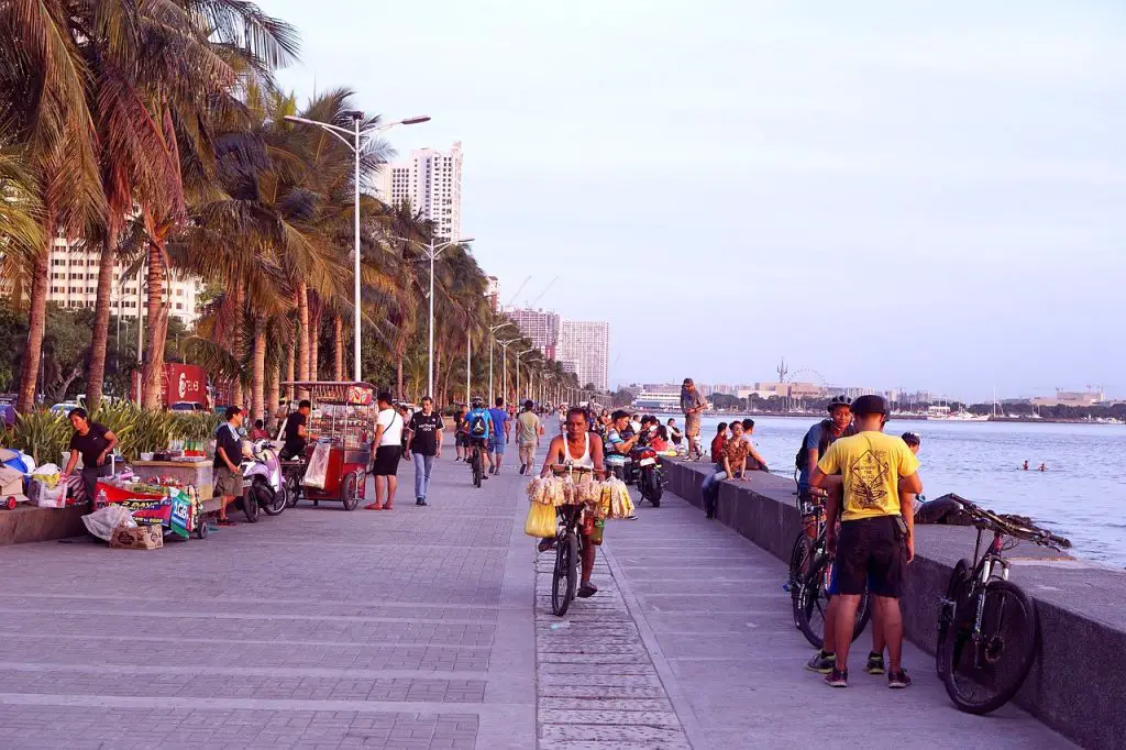 Manila Baywalk is an easily accessible tourist spot in Manila